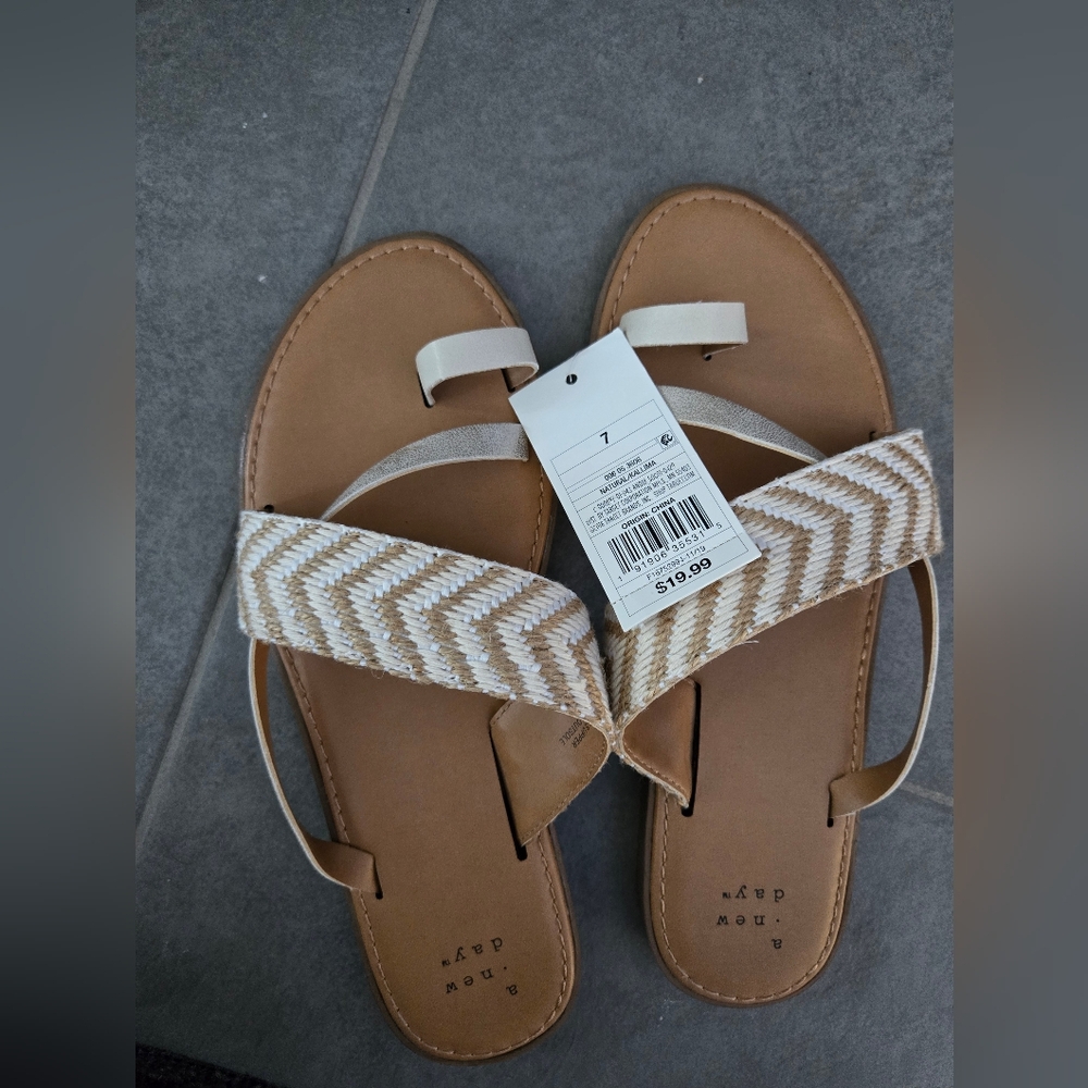 Neutral sandals/flip flops